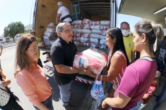 Prefeitura concede cestas básicas a famílias da zona norte atingidas pelas chuvas