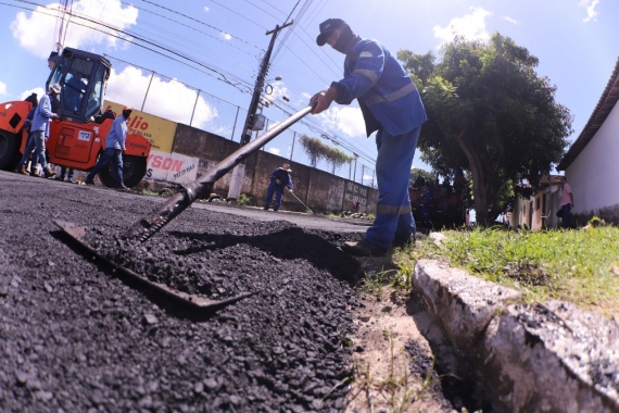  Prefeitura mantém trabalho de recuperação de ruas danificadas pelas chuvas