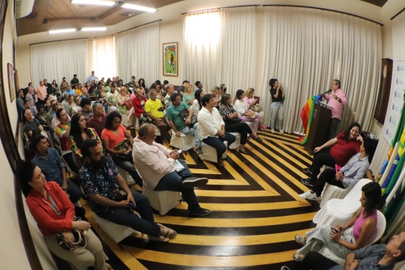 Prefeito Álvaro Dias empossa membros do Conselho LGBT Natal