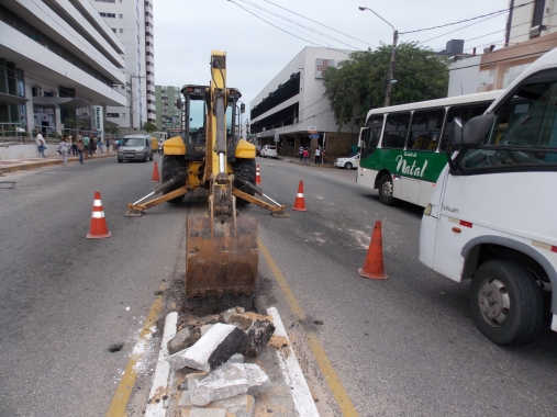 Implantação de canteiro central na Rua Joaquim Manoel vai melhorar o trânsito na área