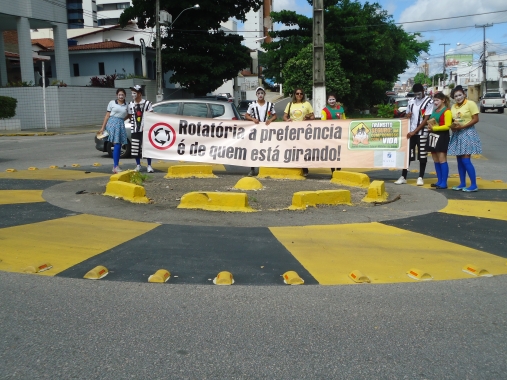 Campanha orienta motorista sobre o uso de rotatórias