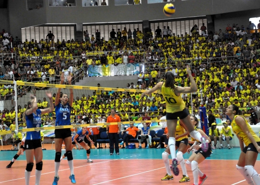 Seleção de vôlei feminino derrota Holanda em Natal