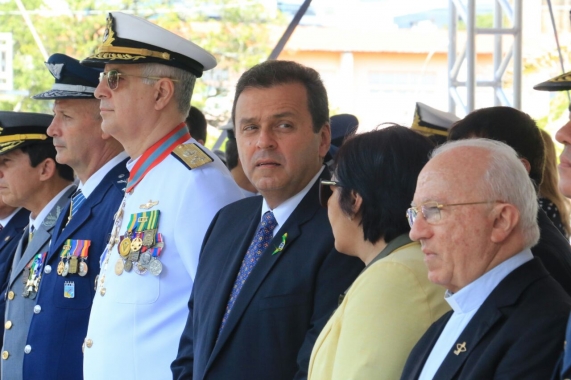 Prefeito Carlos Eduardo participa do desfile cívico militar de 7 de setembro