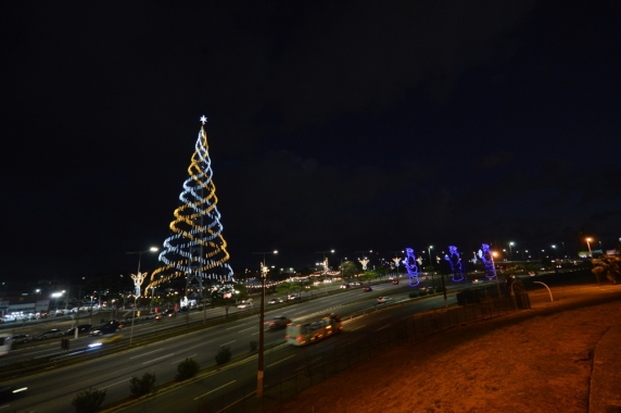 Concerto natalino, feira de gastronomia e arte no acendimento da árvore de Mirassol
