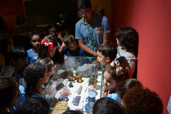 Estudantes da Rede Municipal visitam o Museu de Minérios no IFRN