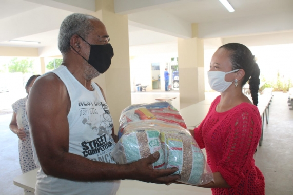 Prefeitura do Natal já distribuiu cestas básicas em 138 unidades de ensino 