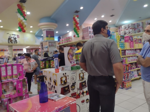 Procon notifica lojas de shopping por descumprimento das normas dos decretos municipal