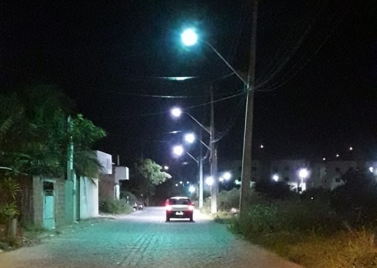  Prefeitura ilumina acesso ao Village de Prata com lâmpadas de alta potência