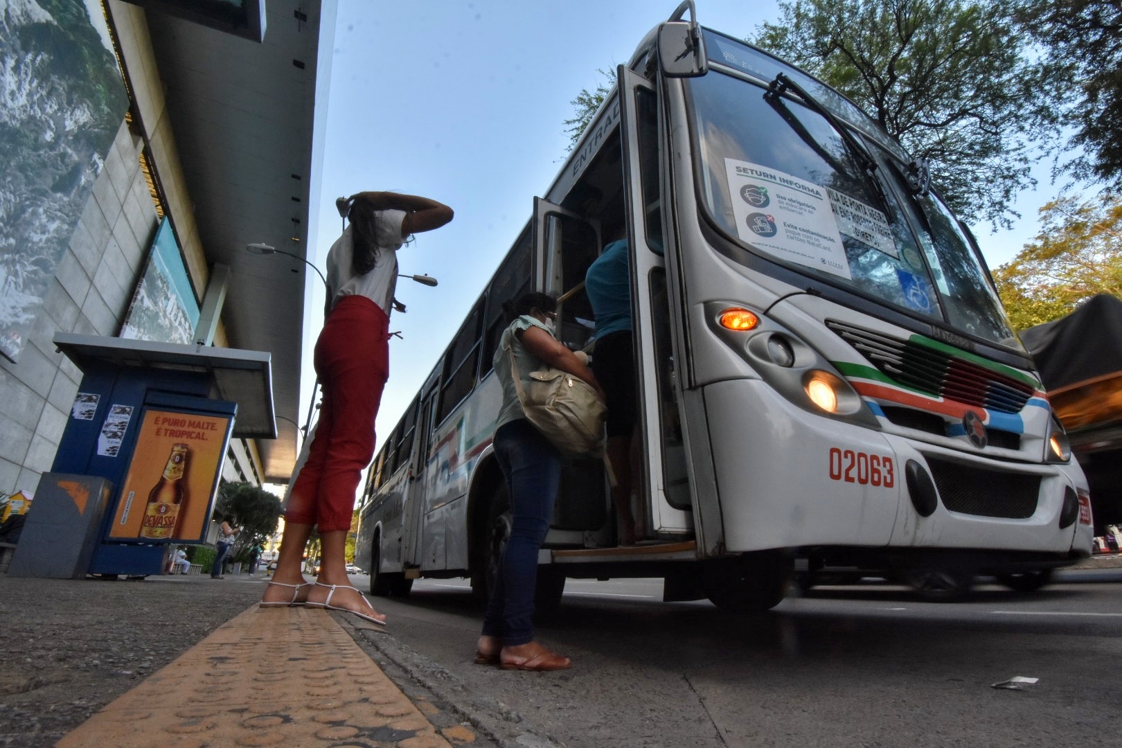 Prefeitura isenta empresas de ônibus do pagamento do ISSQN