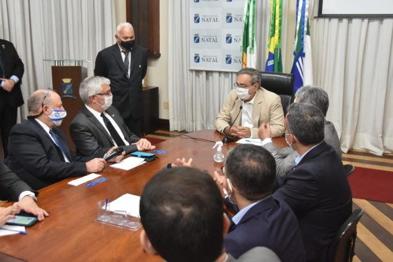Prefeito Álvaro Dias recebe visita de Embaixador de Israel Shmulik Bass