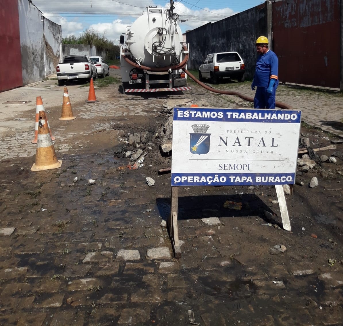 Operação tapa buracos atende bairros de Lagoa Nova e Lagoa Seca 