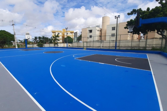 Prefeitura investe em melhorias de quadras de esportes e campos de futebol