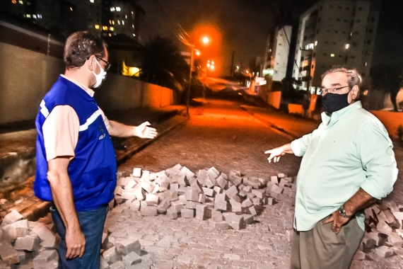 Álvaro Dias visita obra de drenagem e pavimentação que dará fim aos alagamentos em Candelária