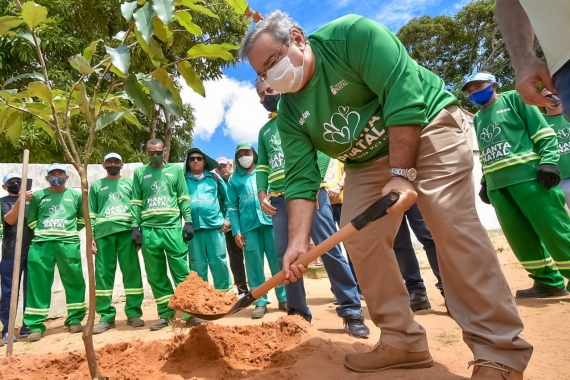 Prefeitura de Natal realiza o plantio de 430 mudas de árvores nativas no Conjunto Cidade Satélite