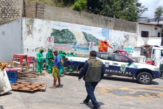 Fiscalização faz operação para desocupar área exclusiva para pescadores em Ponta Negra