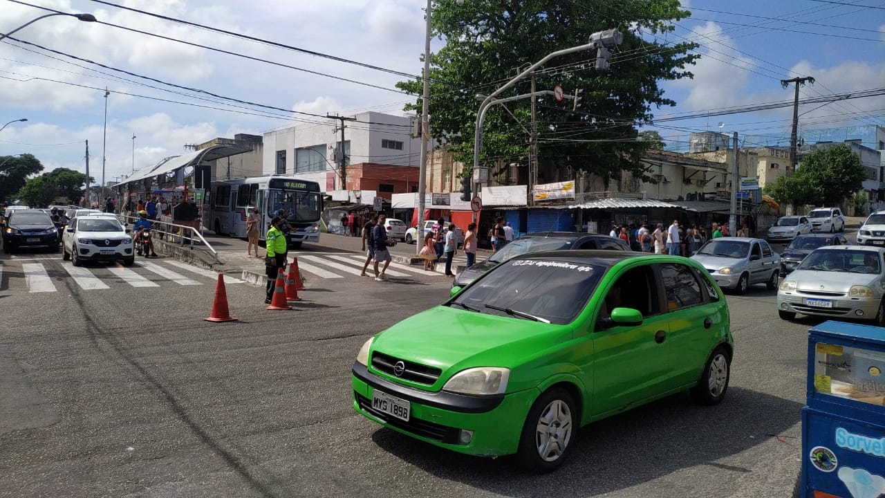 STTU monitora e orienta fluxo de pedestres e veículos no bairro do Alecrim