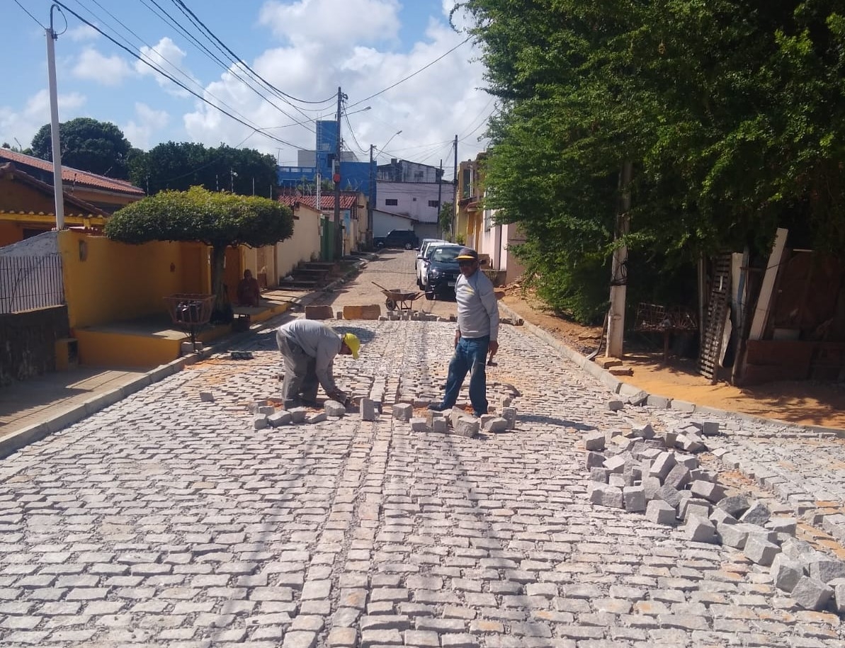 Obras da rua Nossa Senhora da Penha, em Capim Macio, chegam a 65% de conclusão