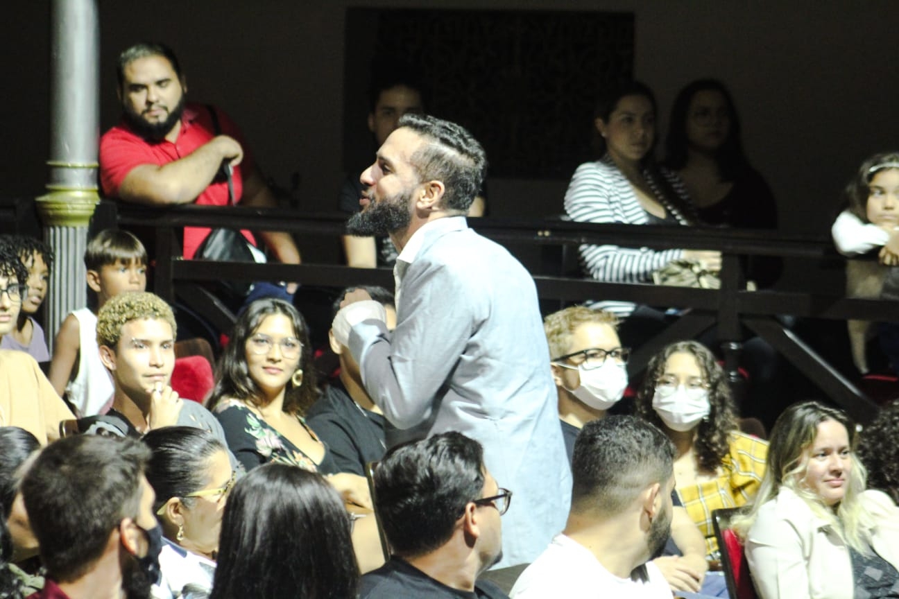 Estudantes da EJA conhecem o Teatro Alberto Maranhão em noite de dança e música