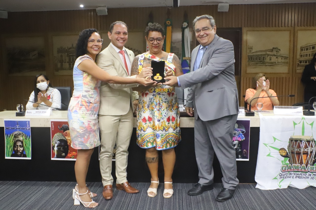 Prefeito participa de solenidade de entrega da Comenda Zumbi dos Palmares