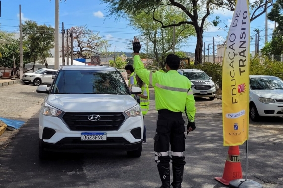 STTU realiza blitz educativa voltada para motoristas e motociclistas