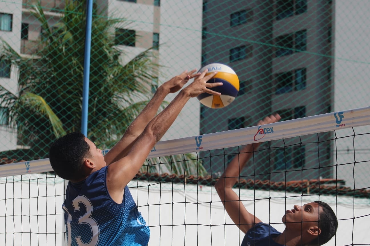 Atletas da Escola Municipal Professora Josefa Botelho vencem no Voleibol de Areia
