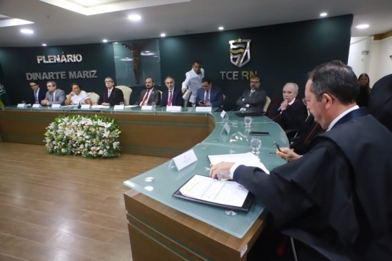 Prefeito Álvaro Dias prestigia cerimônia de posse dos novos dirigentes do TCE/RN