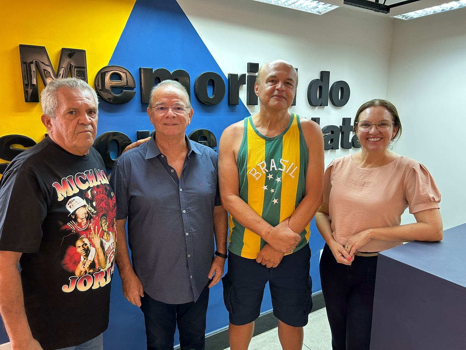 Memorial do Esporte e Lazer recebe visita de ex-atleta da Seleção Brasileira de Basquete 