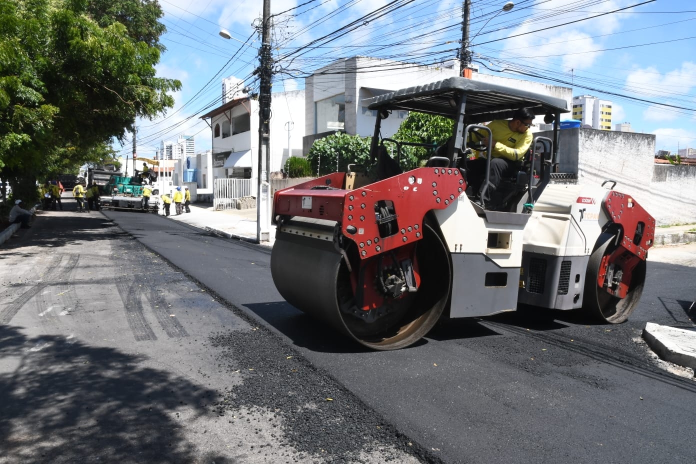 Serviços de requalificação viária nas ruas Jaguarari e São José avançam em novo trecho 