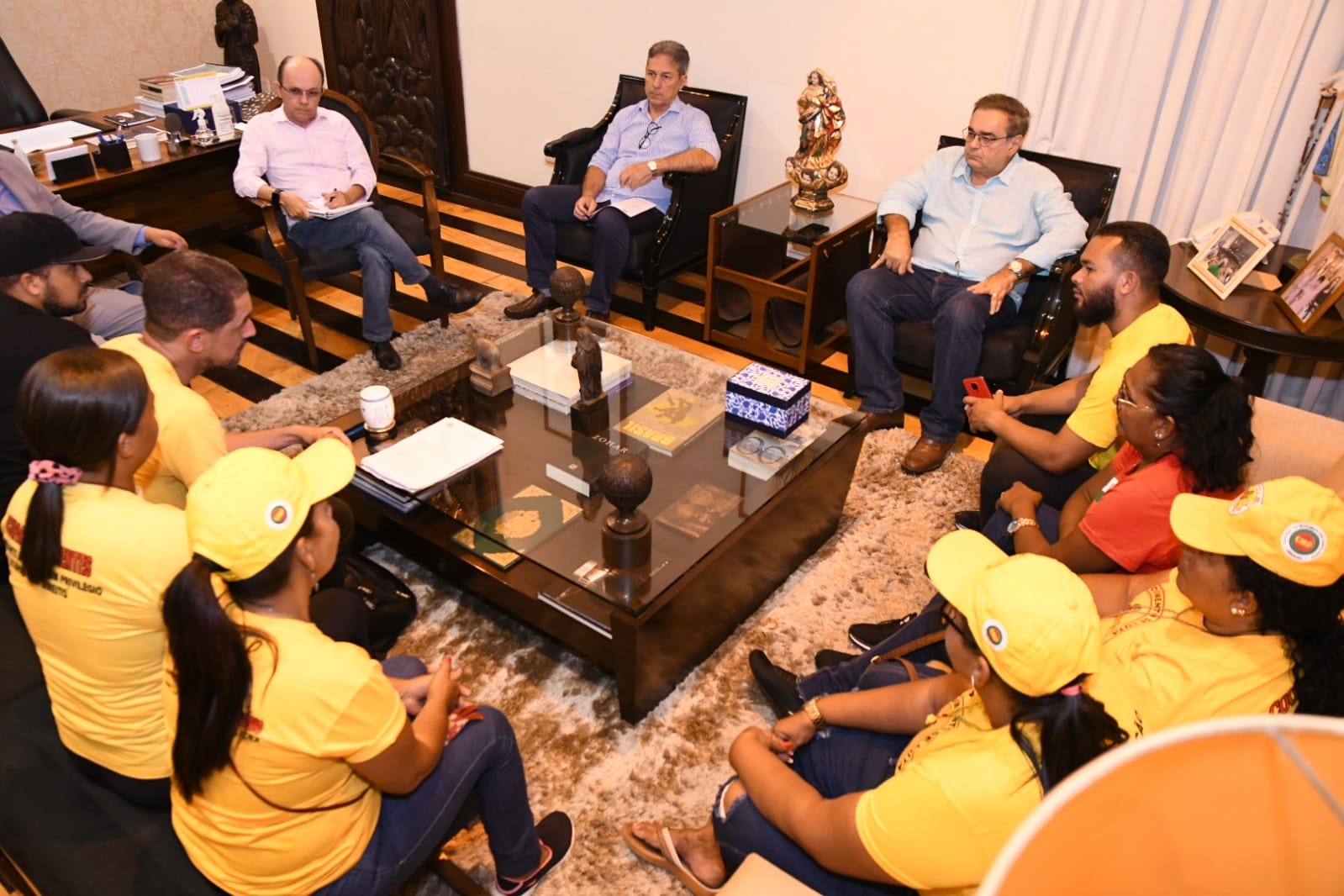 Prefeito Álvaro Dias recebe representantes do Movimento de LUTA por Moradia Popular