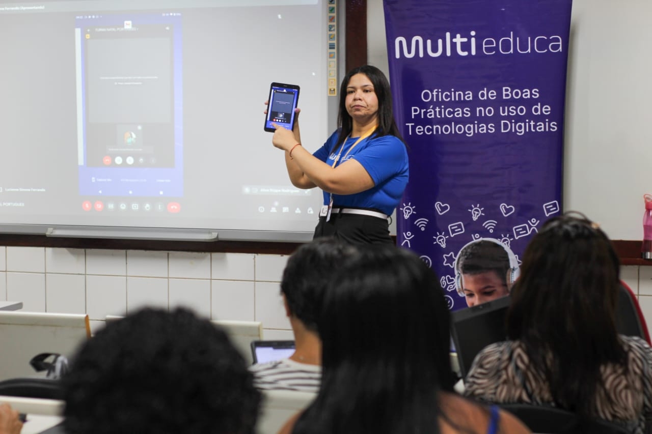 Professores participam de formação para utilização de tablets como dispositivo pedagógico