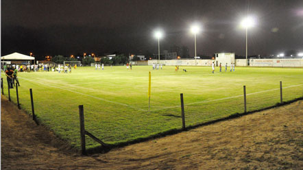 Campo de futebol de Dix-Sept Rosado ganha nova ilumina&ccedil;&atilde;o